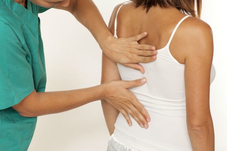 examen de la espalda para el dolor debajo del omóplato izquierdo